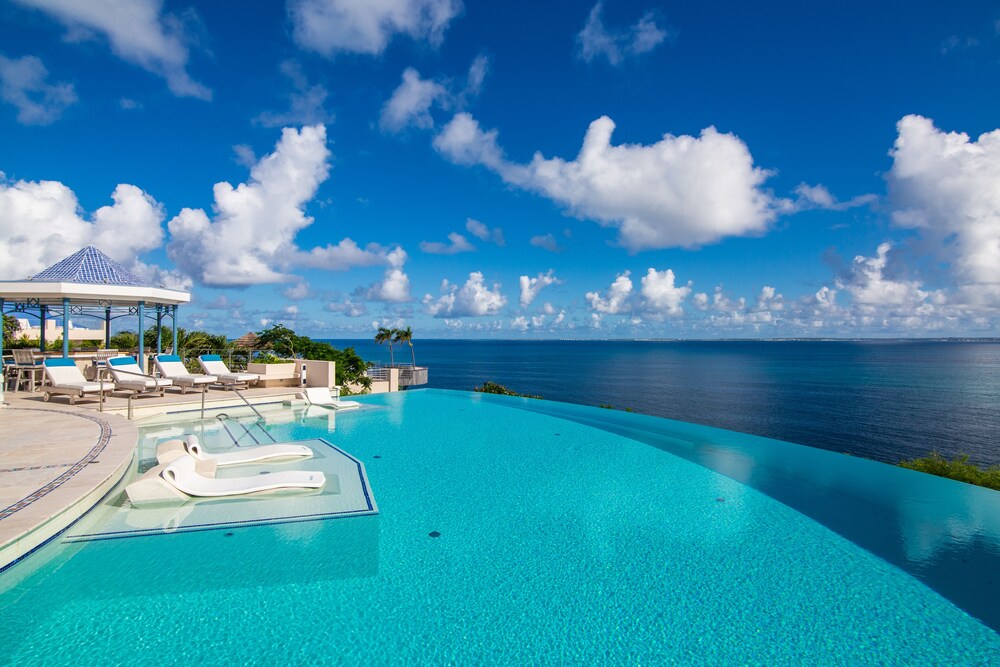 Mes Amis in Unknown City, Saint Martin