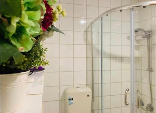 Nice Room Less Pay Near Port Adelaide — Rosewater