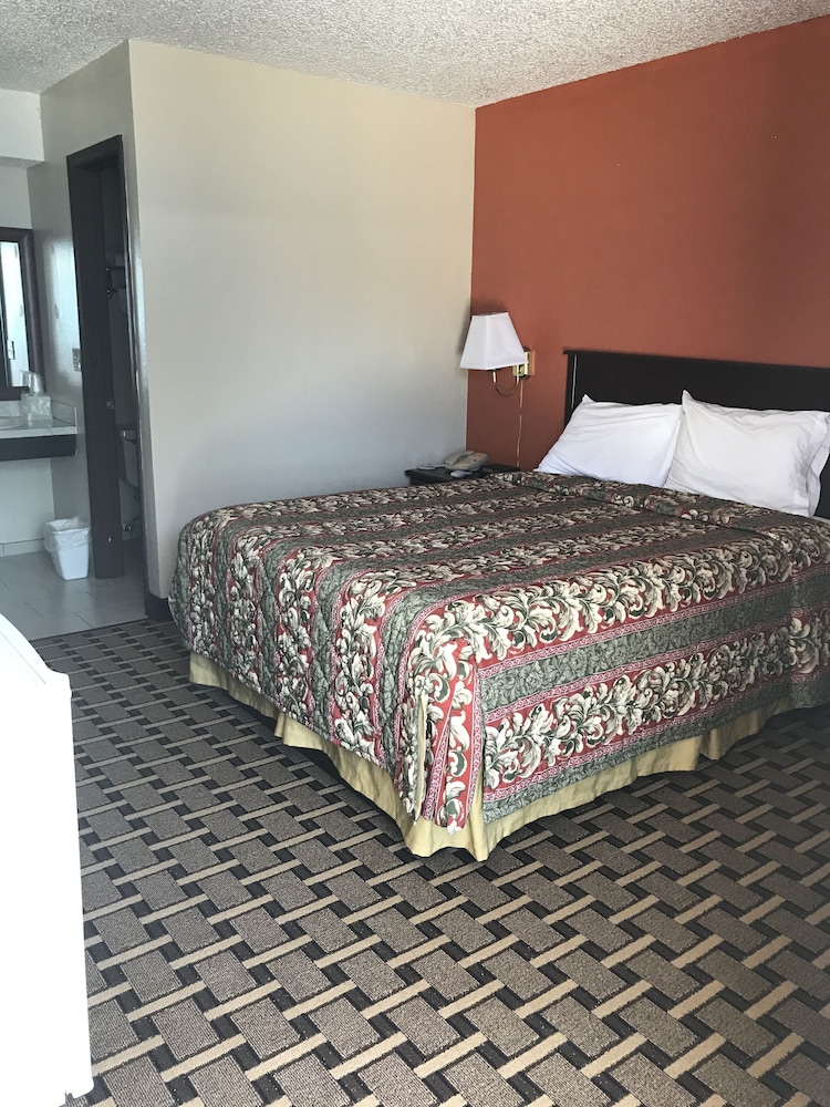 Relax Inn Henryetta - photo 4