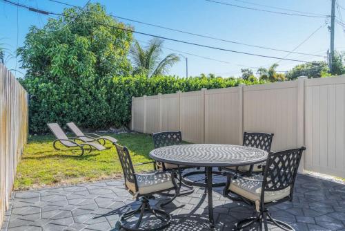 Lauderdale Modern 1 Bedroom 1 Bathroom with Private Backyard — 4-Star Luxury Hotel in Fort Lauderdale, United States