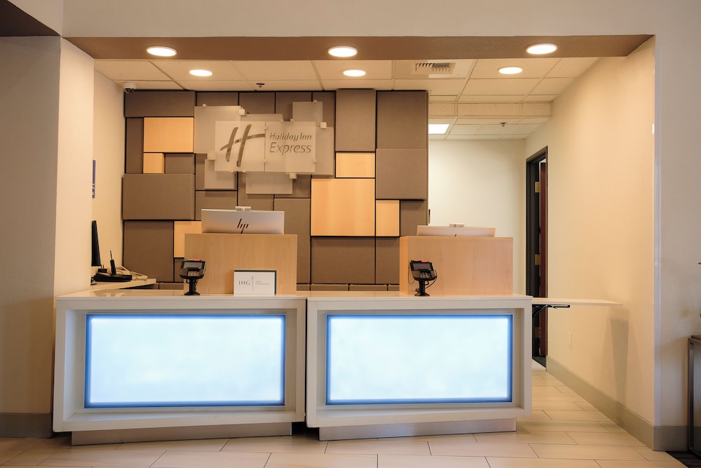 Holiday Inn Express Suites Davis University Area - photo 2