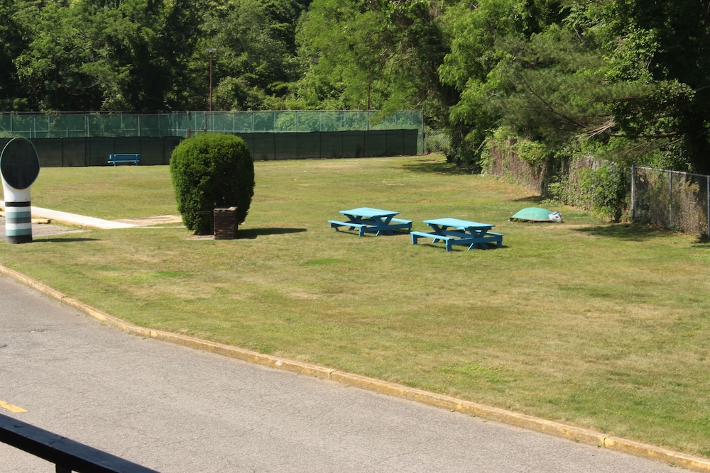 Tides Motor Inn at Stehli Beach - photo 22