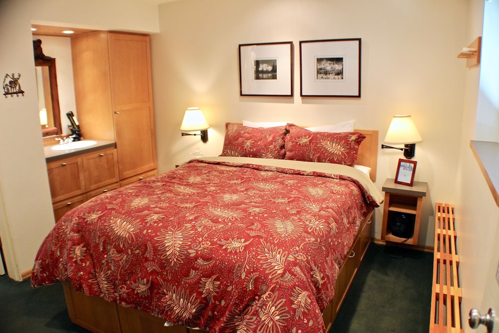 Crystal Chalets Condominiums at Crystal Mountain Ski Resort - photo 17