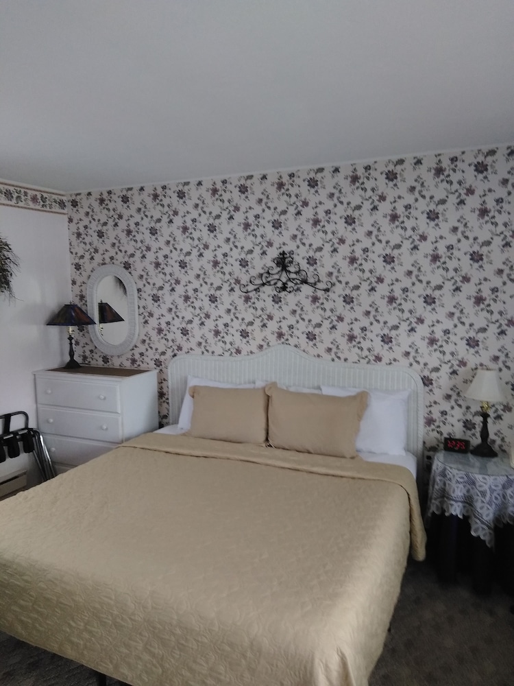 Midway Lodging - photo 18