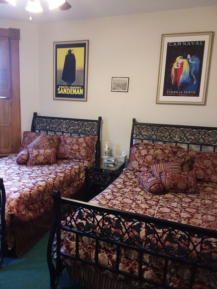 Inn Port D'Vino — 4-Star Luxury Hotel in Dayton, United States