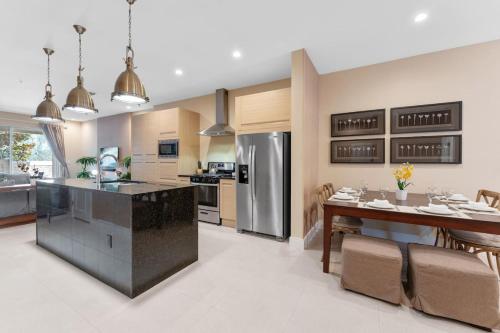 Luxury 4BR Townhouse Next to Disney Orlando 3175 — 4-Star Luxury Hotel in Orlando, United States