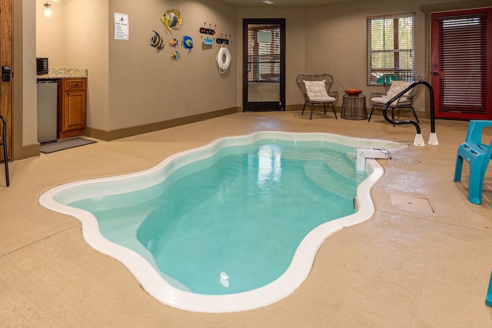 Hilltop Haven Four Bedroom Chalet — 4-Star Luxury Hotel in Gatlinburg, United States