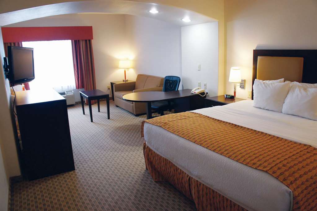 La Quinta Inn & Suites by Wyndham Orange - photo 17