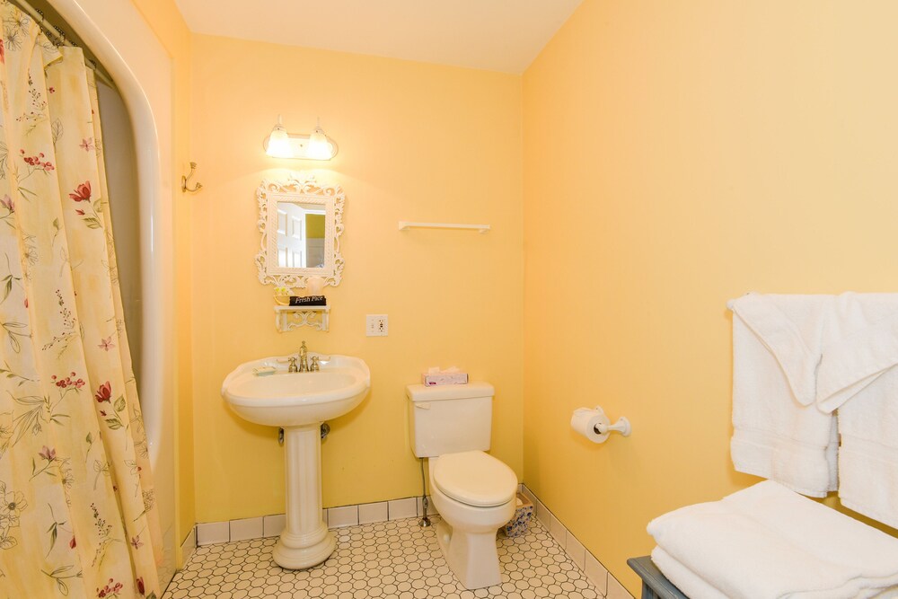 Payne's Harbor View Inn - photo 47