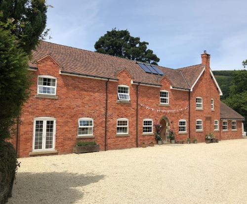 The Old Coach House — 4-Star Luxury Hotel in Llangollen, United Kingdom