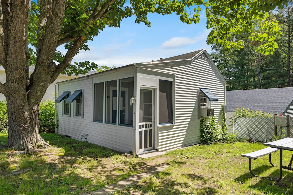The Beaches Motel & Cottages - photo 61