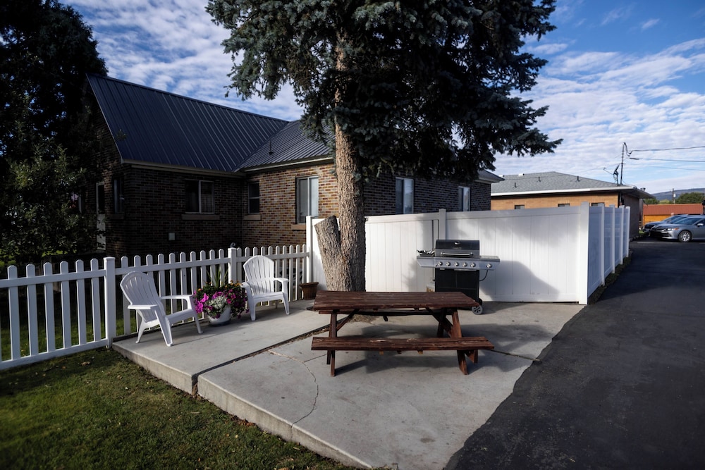 Blue Pine Motel - photo 25