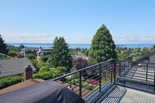 West Seattle home water views — 4-Star Luxury Hotel in Seattle, United States