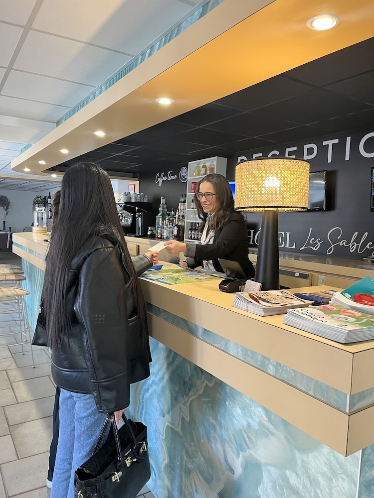 Hôtel Les Sables Urban Style by Logis Hotels — Canet-En-Roussillon — photo 2