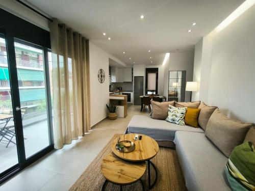 Floral Home 2 1st floor apt with private parking — 4-Star Luxury Hotel in Athens, Greece