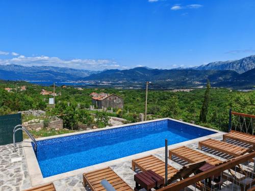 Villa Bubanja with shared pool — 4-Star Luxury Hotel in Kotor, Montenegro