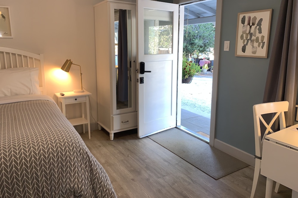 The Pines Inn and Cottages - photo 4