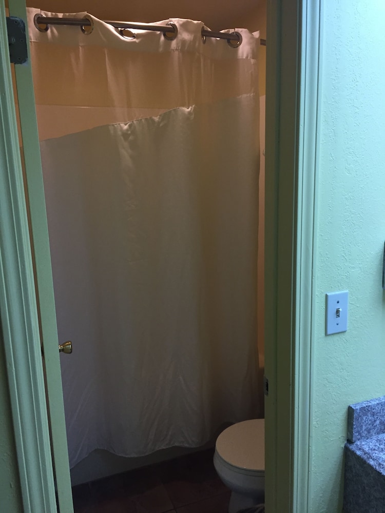 Lexington Inn - photo 24