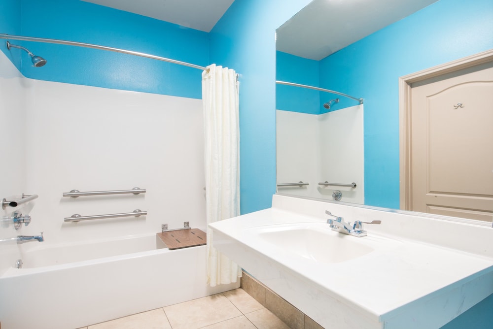 Texas Inn and Suites City Center at University Dr. - photo 31