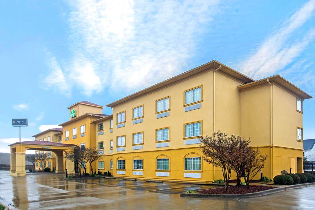 La Quinta Inn & Suites by Wyndham Fort Smith - photo 4