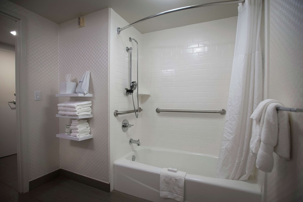 Hampton Inn & Suites New Orleans Elmwood Clearview Pkway LA - photo 36