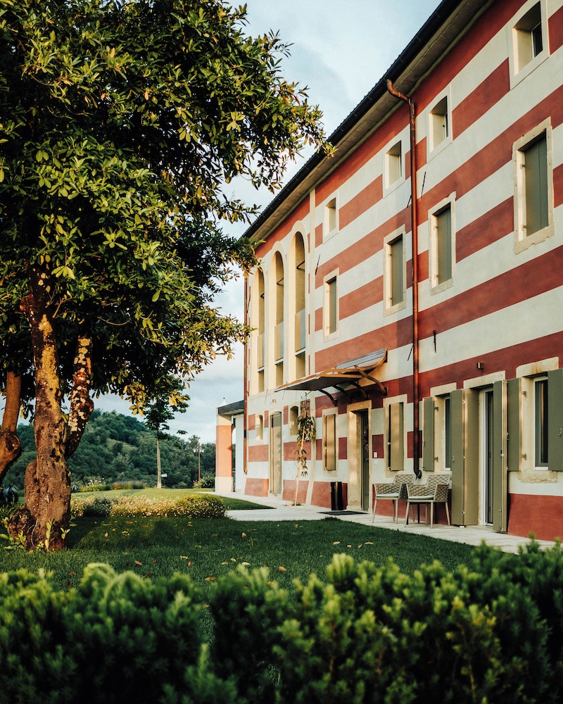 Tenuta Duchi Corbanus — 4-Star Luxury Hotel in Corbanese, Italy