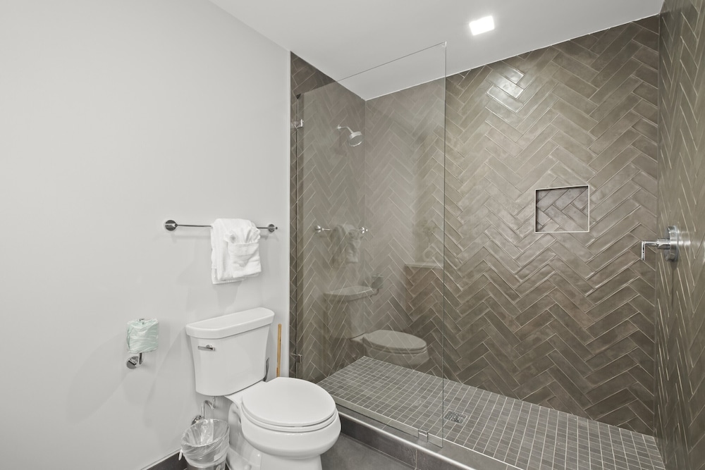 Global Luxury Suites at Tribeca - photo 14