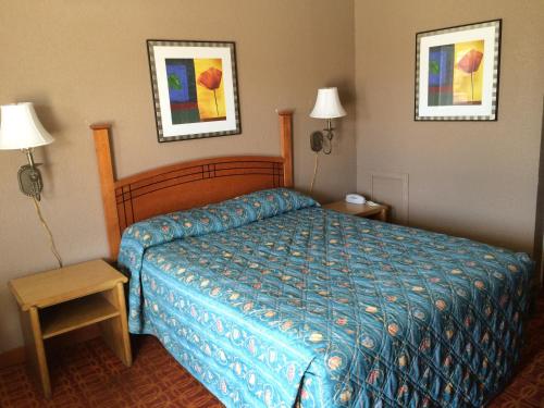 Lake Shore Motel - photo 15