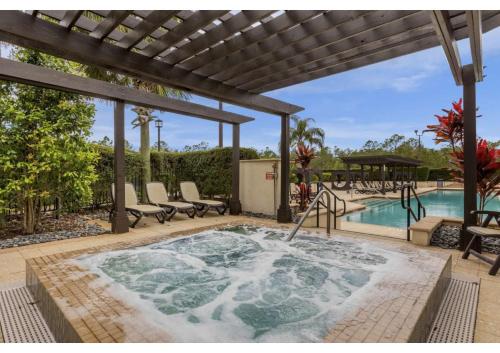 Sunny Summer Stay Renovated TownHome by Disney — 4-Star Luxury Hotel in Orlando, United States
