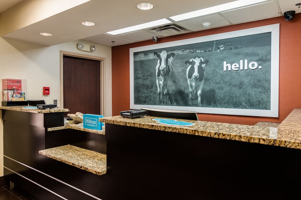 Hampton Inn Dickson - photo 3