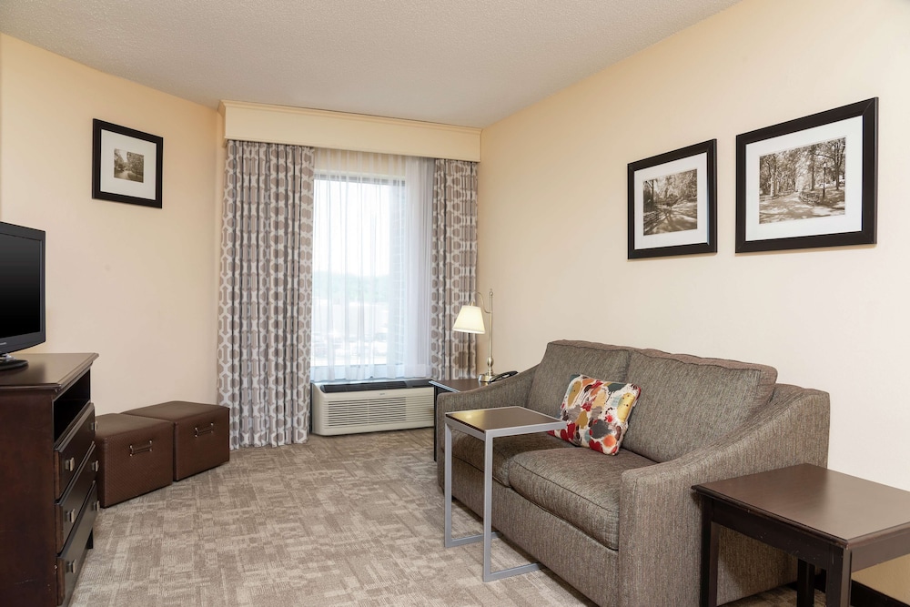 Hampton Inn & Suites Cleveland Airport Middleburg Heights - photo 29