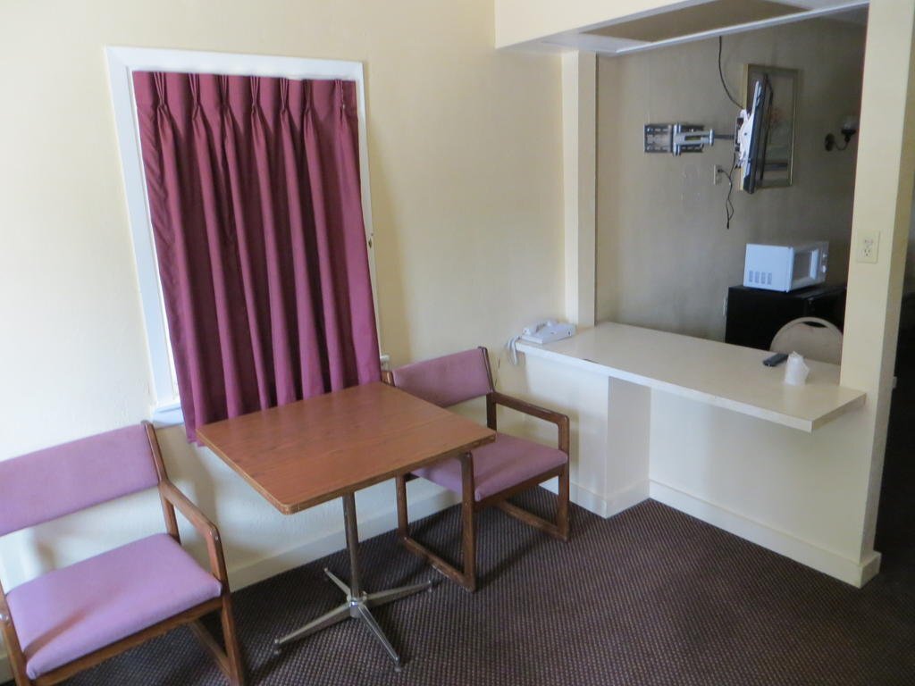 Economy Inn Fort Dodge - photo 6