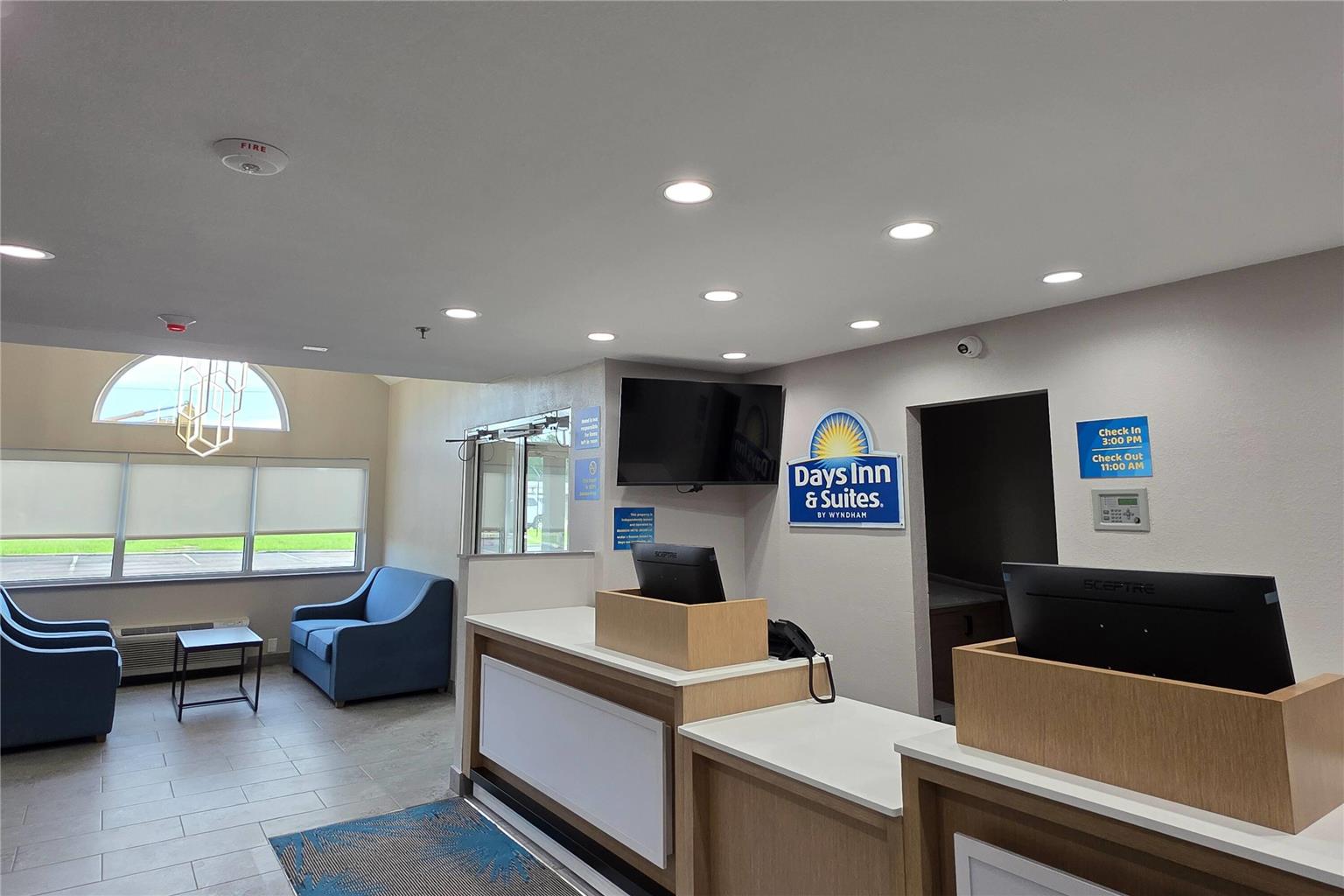 Days Inn & Suites by Wyndham Brandon Amphitheater - photo 7