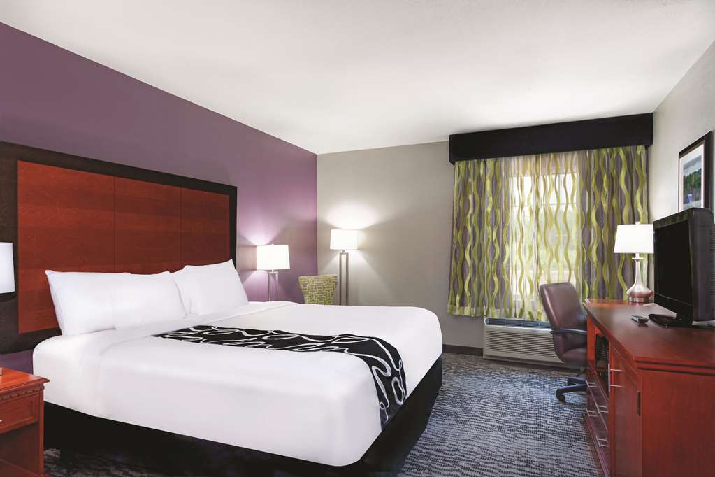 La Quinta Inn & Suites by Wyndham Knoxville North I 75 - photo 18