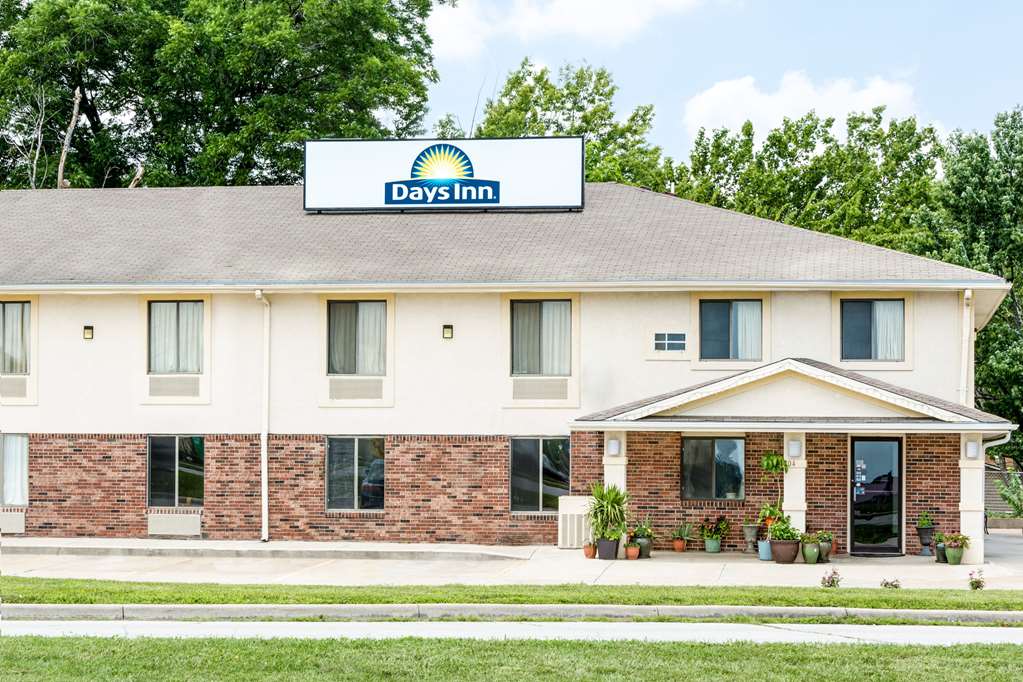 Days Inn by Wyndham Warrensburg - carbon neutral hotel in Warrensburg