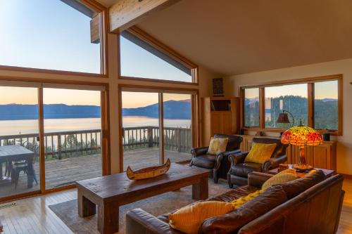 Sierra Lake View at Rubicon by Tahoe Getaways 3 BR Panoramic Lake Views Private Hot Tub & Private beach — 4-Star Luxury Hotel in Tahoma, United States