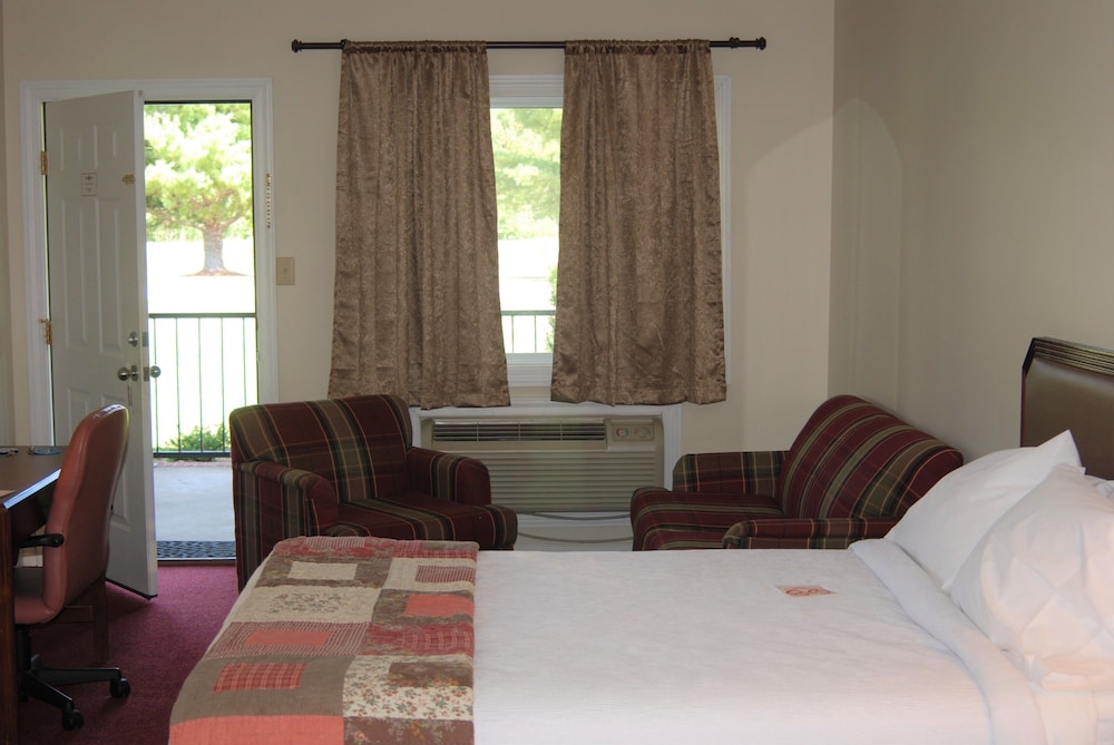 The Golf Inn at QC Resort and RV - photo 4