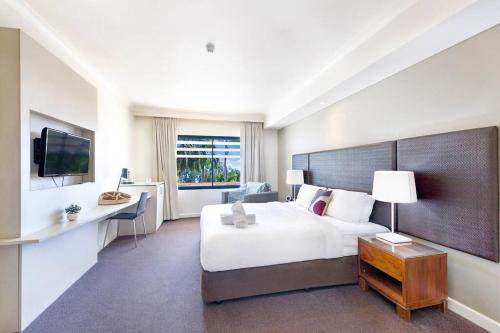 ‘Towering Palms’ Resort style Apartment with a Separate Studio — Darwin — photo 5