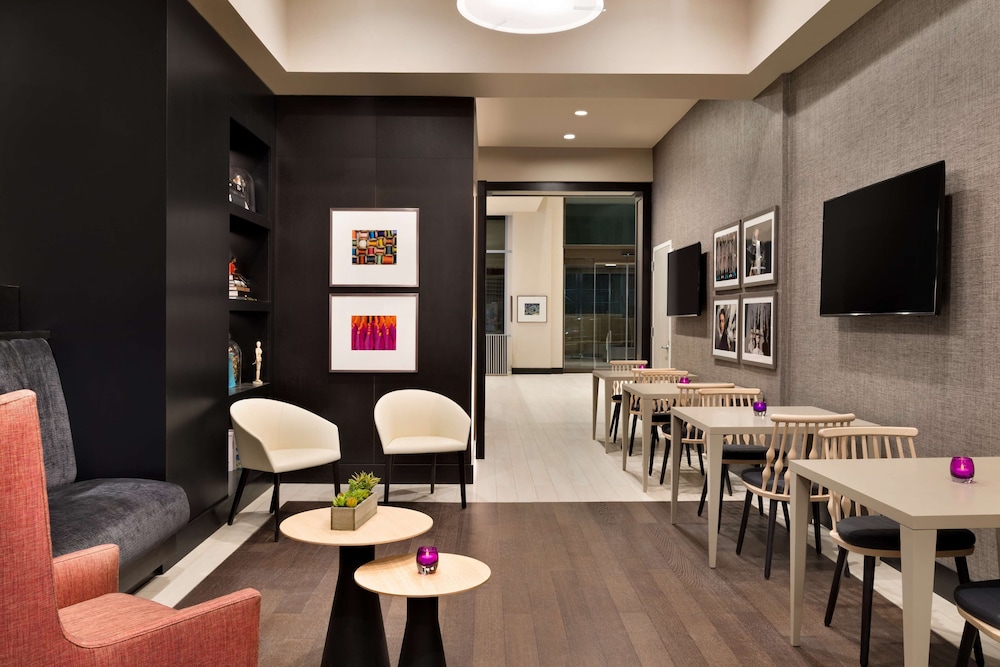 Embassy Suites by Hilton New York Manhattan Times Square - photo 3