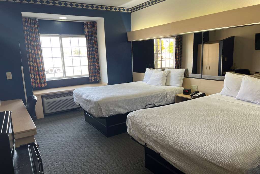 Days Inn & Suites by Wyndham Hutchinson - photo 13