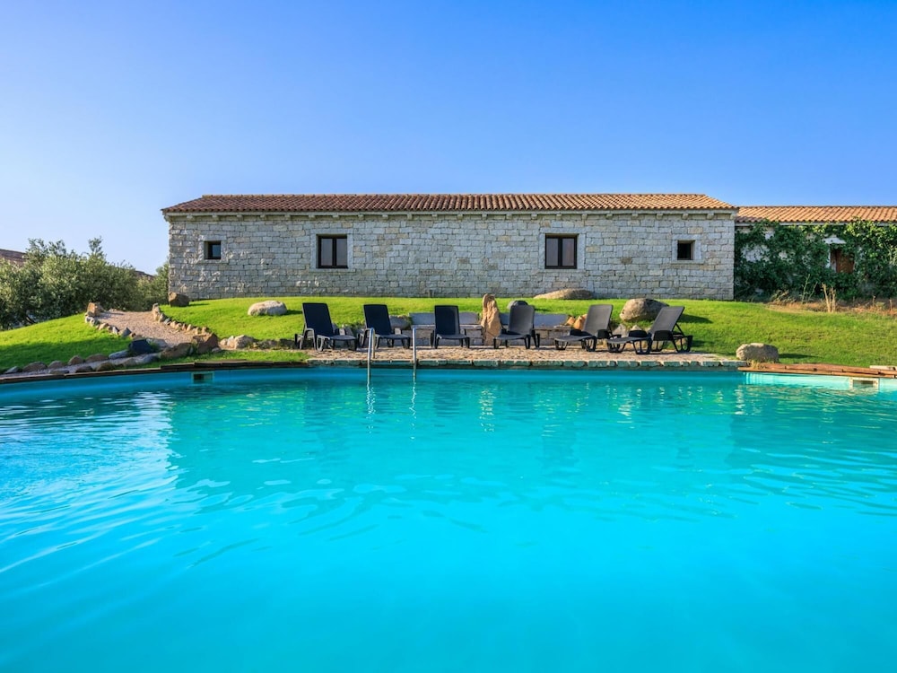 d Pietraia 06B Bilo in Badesi — 4-Star Luxury Hotel in Badesi, Italy