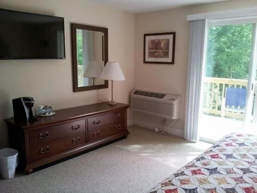 Lake Winnipesaukee Motel - photo 10