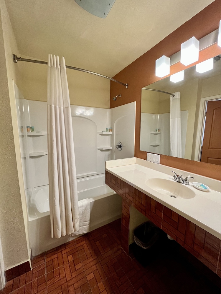 Sun Valley Motel - photo 13