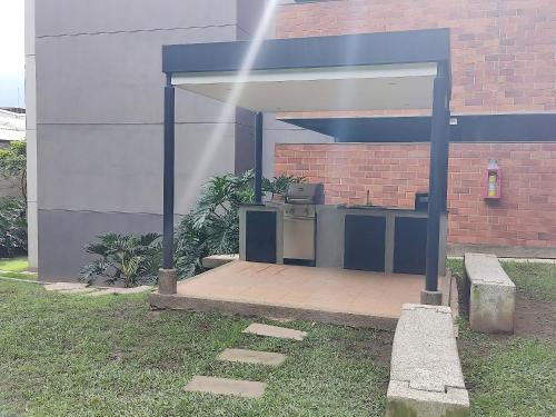 Apartamento con piscina frente a CC Mayorca — 4-Star Luxury Hotel in Sabaneta, Colombia