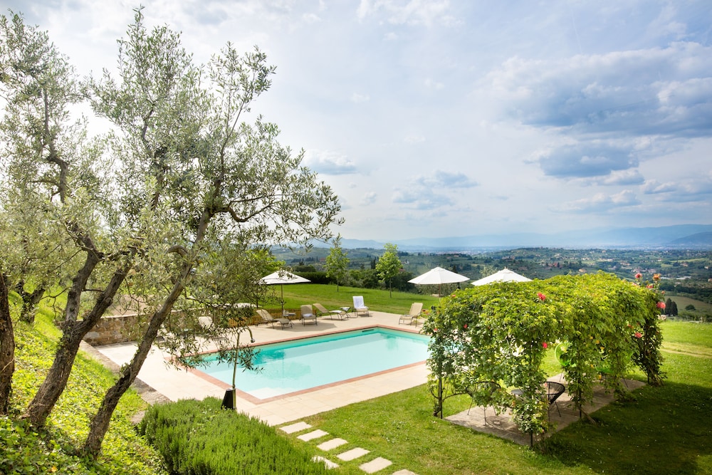 Tenuta Torre Rossa Farm & Apartments — 4-Star Luxury Hotel in Impruneta, Italy