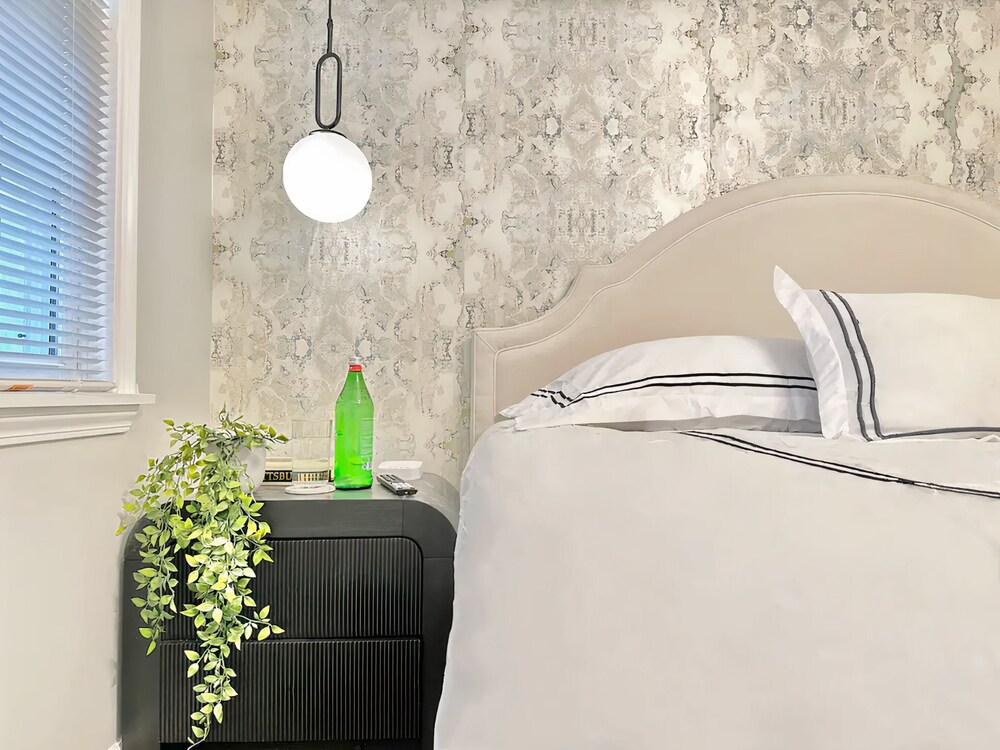 The Beverly at Mt. Lebanon by Luxe Pgh in Pittsburgh, United States