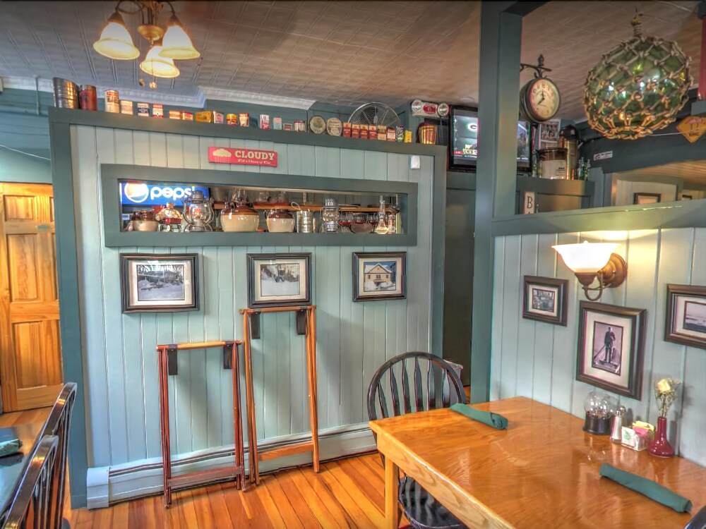 Cafe Drydock & Inn — hotel in Bangor