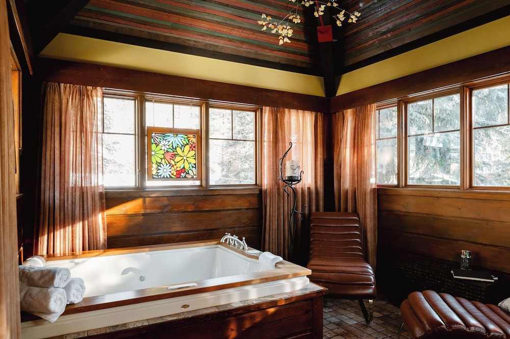 Highland Haven Creekside Inn - photo 115