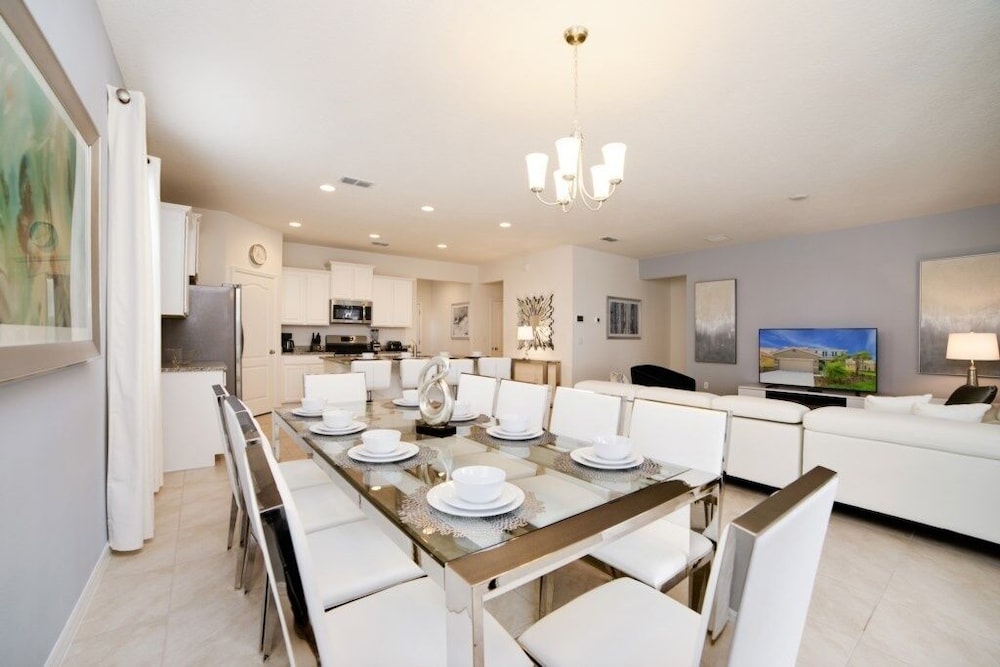 Amazing 5 Bedroom Solterra New Resort Home 5 Villa by RedAwning Davenport - photo 16