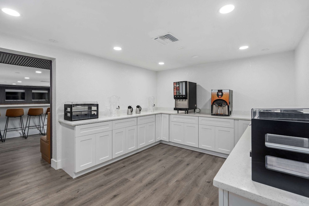 Super 8 by Wyndham Kissimmee Orlando - photo 43